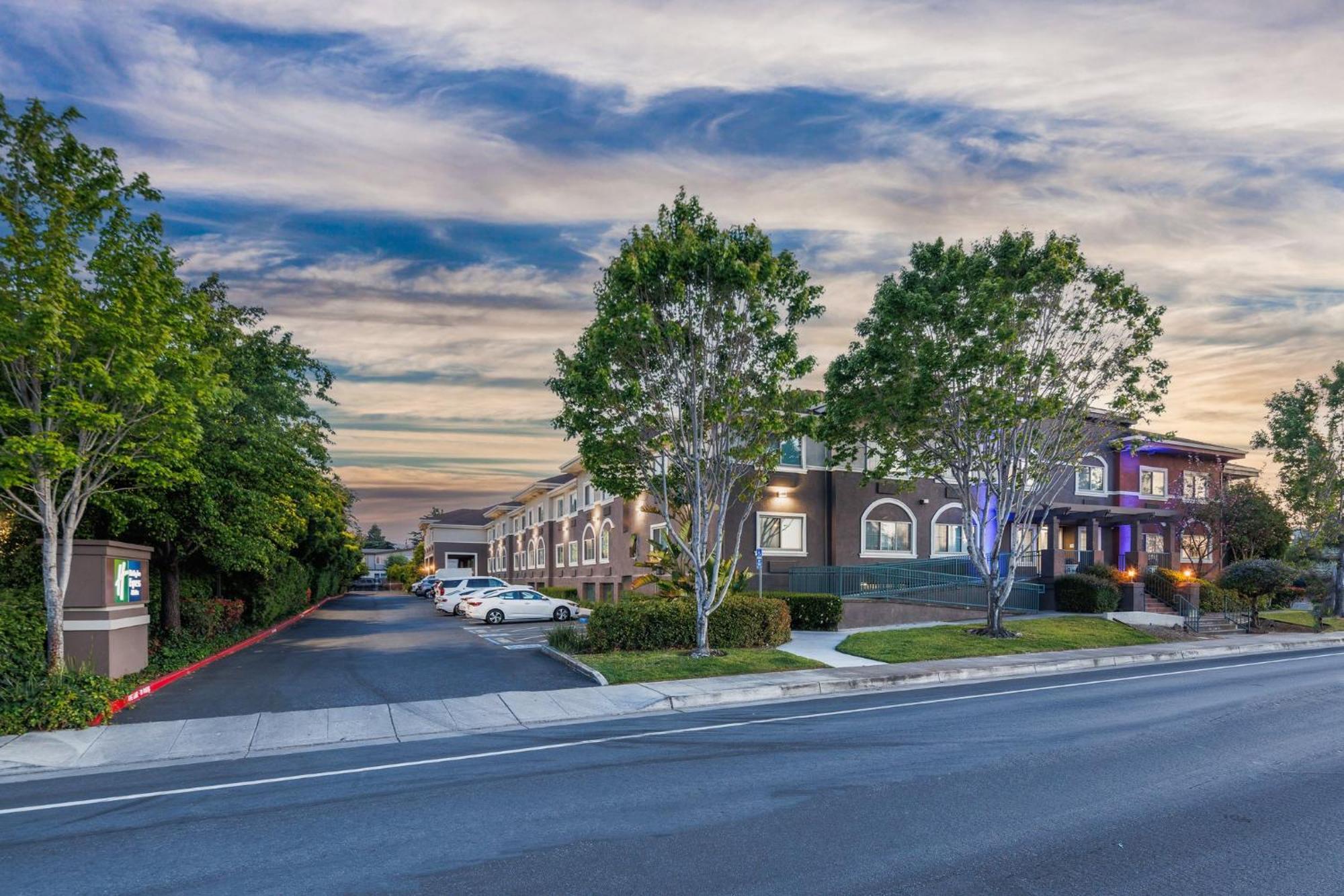 Holiday Inn Express & Suites Mountain View Silicon Valley By Ihg מראה חיצוני תמונה