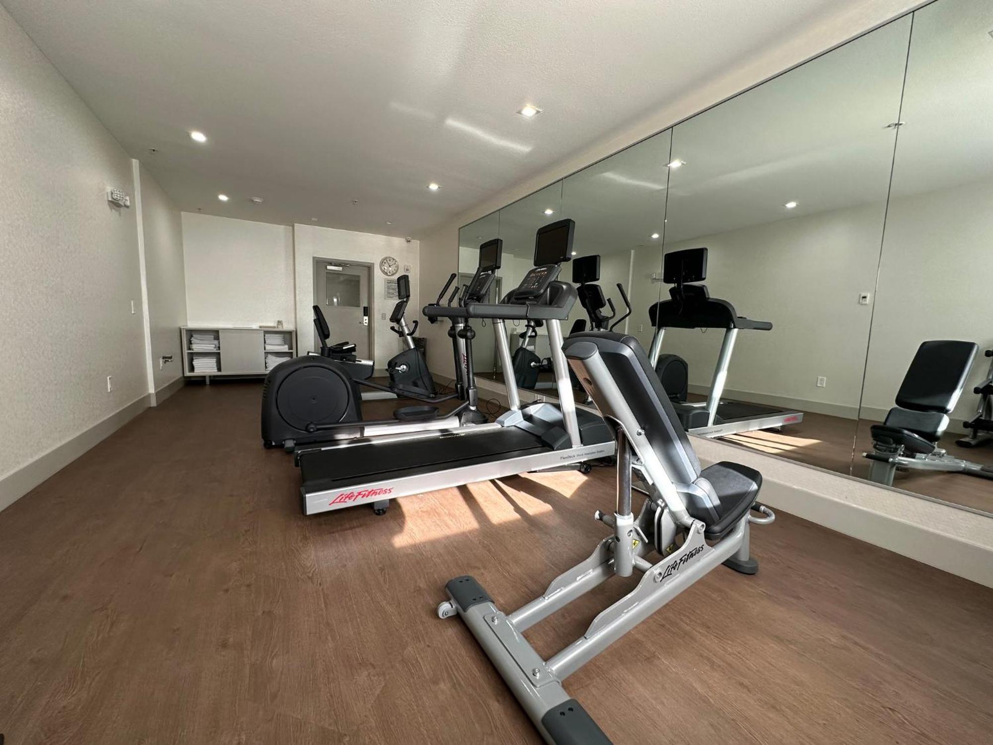 Holiday Inn Express & Suites Mountain View Silicon Valley By Ihg מראה חיצוני תמונה