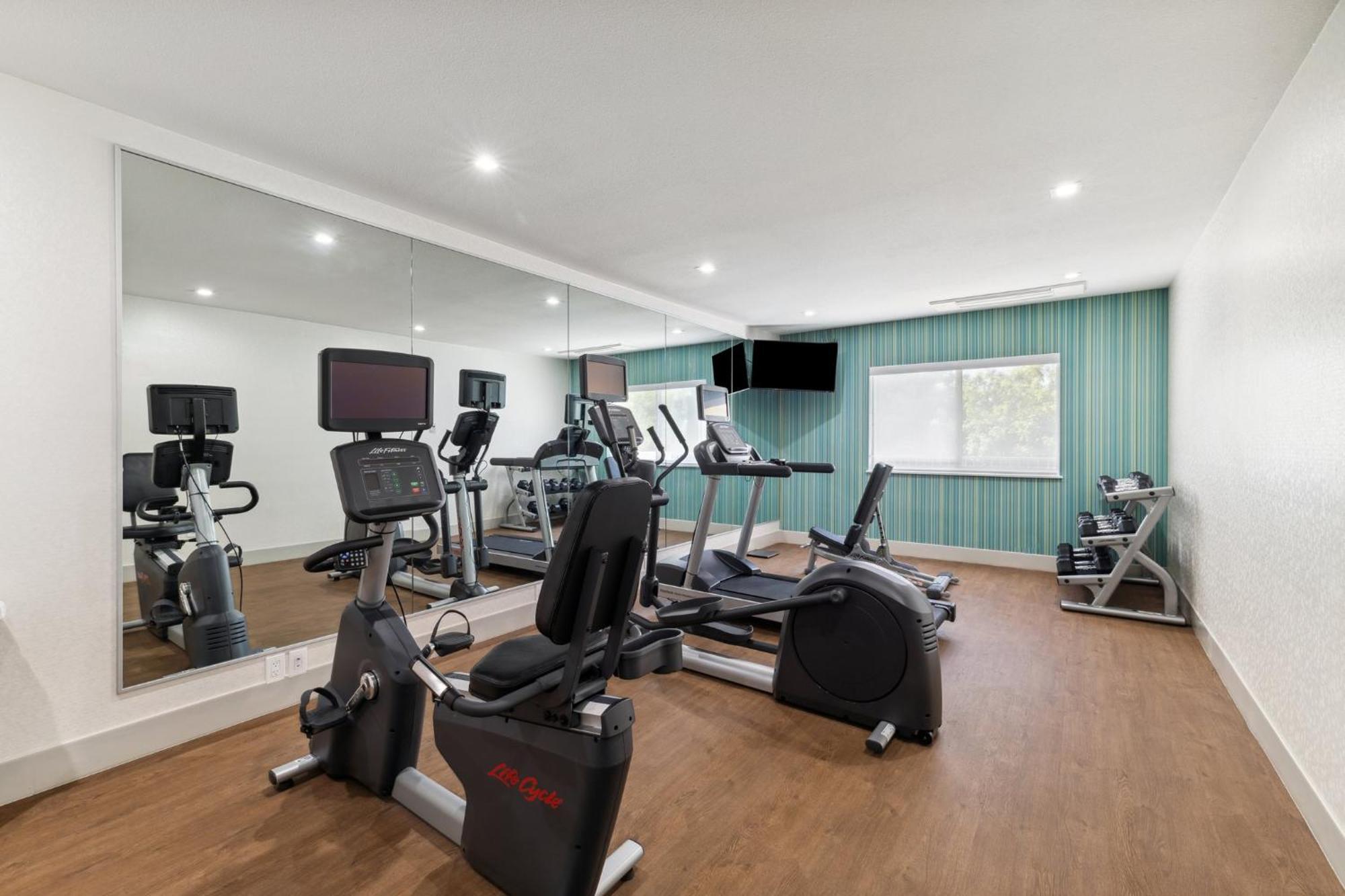 Holiday Inn Express & Suites Mountain View Silicon Valley By Ihg מראה חיצוני תמונה