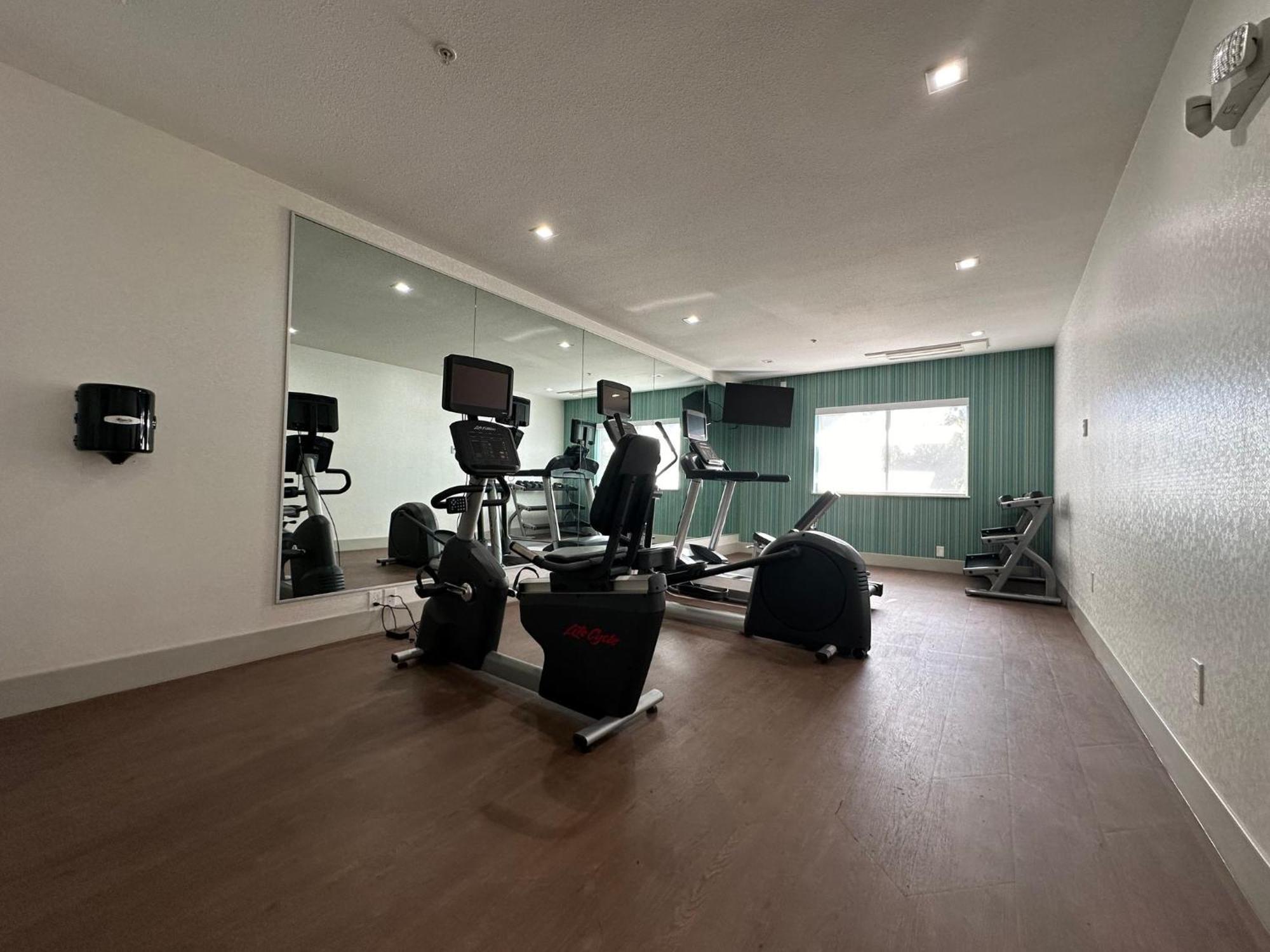 Holiday Inn Express & Suites Mountain View Silicon Valley By Ihg מראה חיצוני תמונה