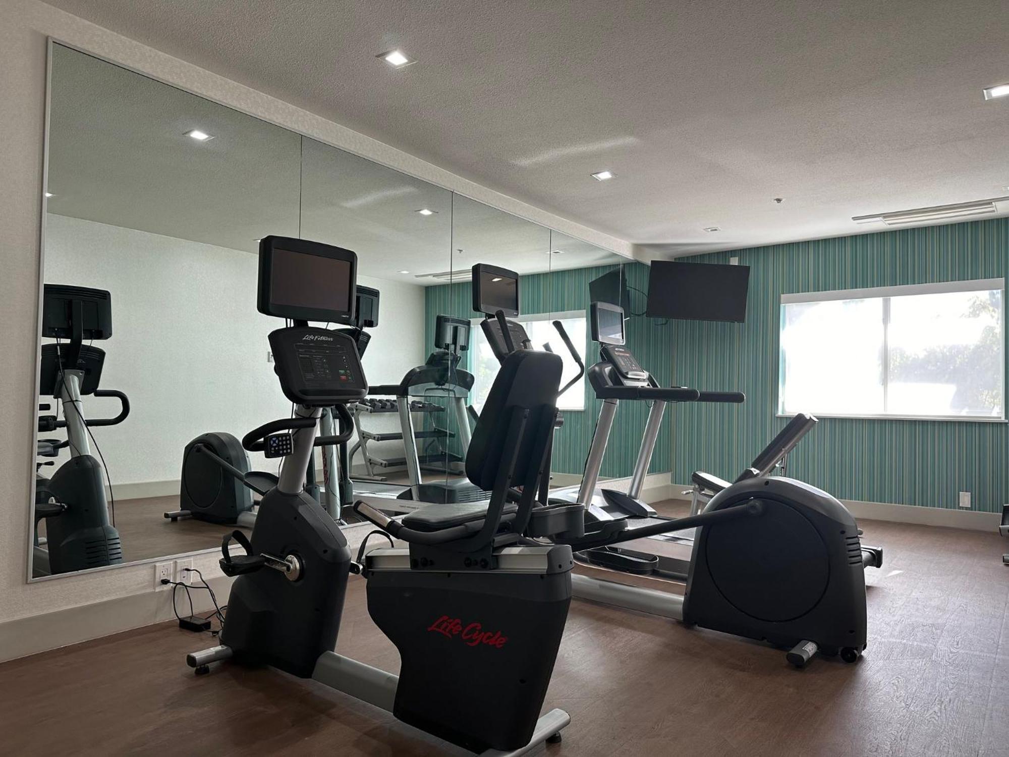Holiday Inn Express & Suites Mountain View Silicon Valley By Ihg מראה חיצוני תמונה